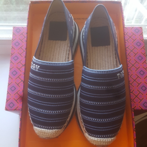 daisy slip on sneakers tory burch